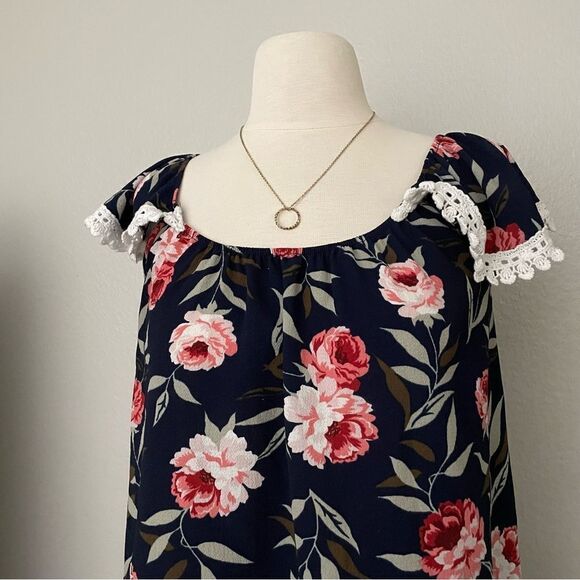 Navy Blue Floral Lace Crop Top - Picture 5 of 5